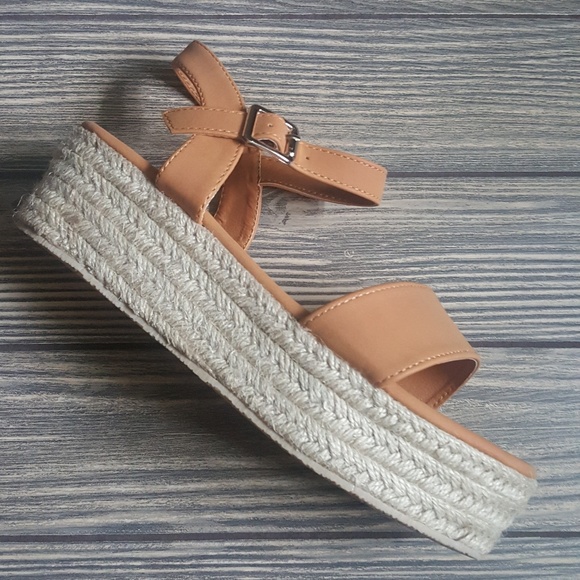 Tan Flatform Sandal - Picture 4 of 5